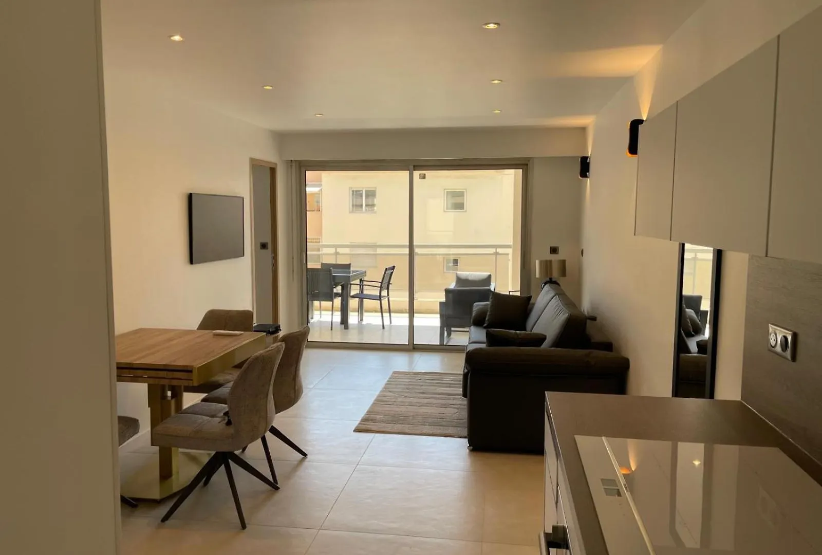 Regina Apartment Antibes 0*,